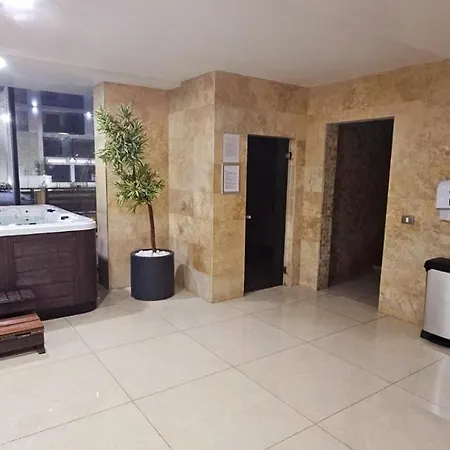 Large Family Blue Marina Piscina Sauna Jacuzzi * ナボダリ