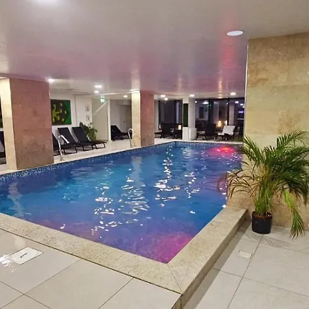 Large Family Blue Marina Piscina Sauna Jacuzzi ナボダリ