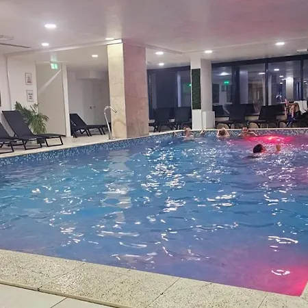Large Family Blue Marina Piscina Sauna Jacuzzi