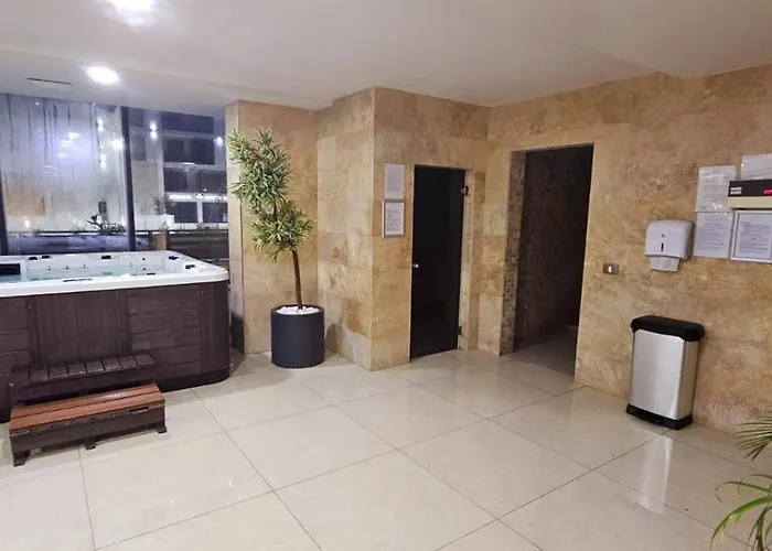 Large Family Blue Marina Piscina Sauna Jacuzzi * Năvodari