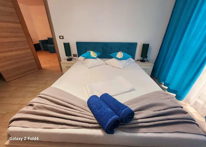 Large Family Blue Marina Piscina Sauna Jacuzzi Apartman Năvodari